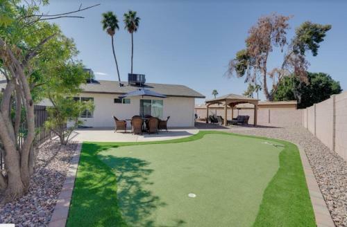 Private Resort Centrally Located W/ Outdoor Oasis.