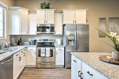 Lovely Mesa Townhome With Pool And Hot Tub Access