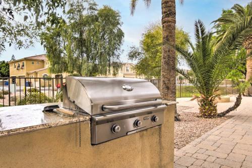 Lovely Mesa Townhome With Pool And Hot Tub Access