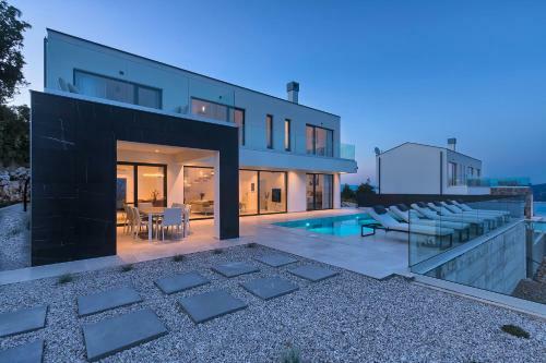 Brand New Villa Ultima