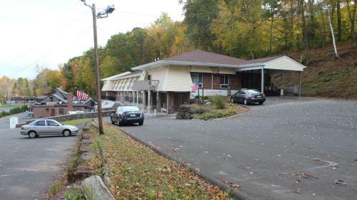Motel Passport Inn And Suites