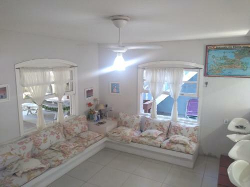 Casa Com Piscina Em Gerib� Para Temporada.