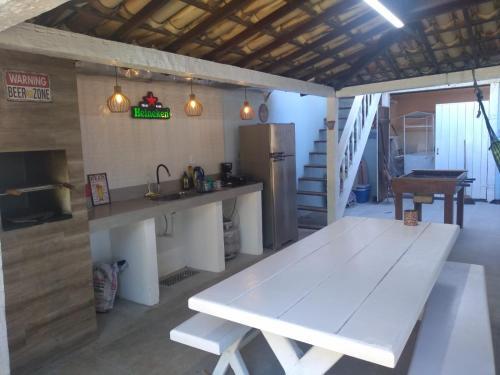 Casa Com Piscina Em Gerib� Para Temporada.