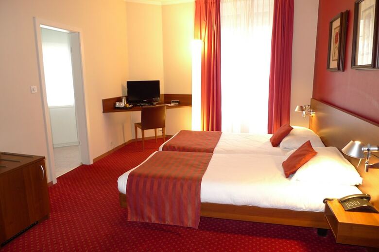 Hotel International & Terminus(.)