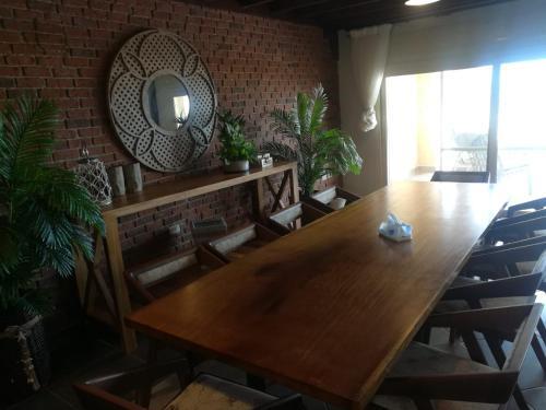Luxurious 8 Master-bedroom Villa Overlooking Large Lake Marina 4