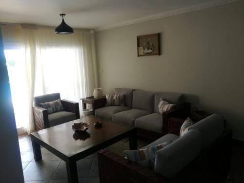 Luxurious 8 Master-bedroom Villa Overlooking Large Lake Marina 4