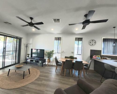 Lovely Modern 3br 2bth Beachside Home