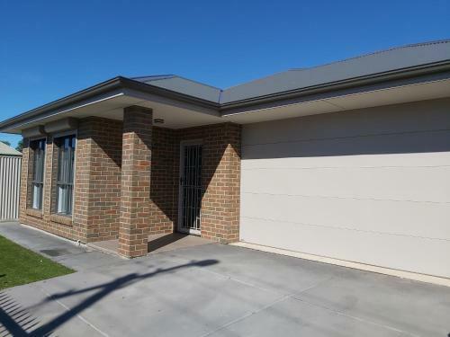 Lovely Modern 3br 2bth Beachside Home