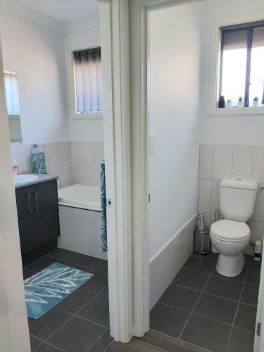 Lovely Modern 3br 2bth Beachside Home