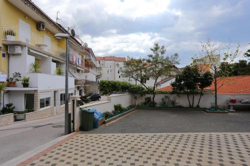 Apartments With A Parking Space Makarska - 16430
