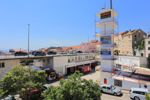 Apartments With A Parking Space Makarska - 17047