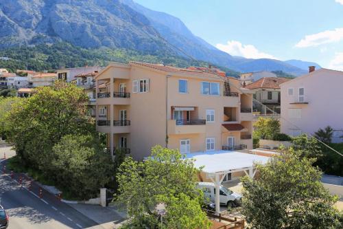 Apartments With A Parking Space Makarska - 17047