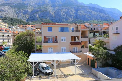 Apartments With A Parking Space Makarska - 17047
