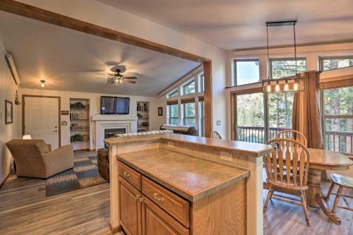 Bright Idaho Springs Cabin With Mountain Views!