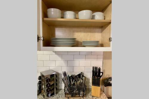 Lower Mable Unit, Denver New Kitchen & 2 King Beds