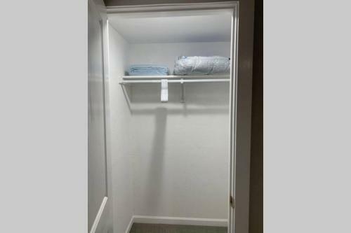 Lower Mable Unit, Denver New Kitchen & 2 King Beds