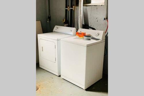 Lower Mable Unit, Denver New Kitchen & 2 King Beds