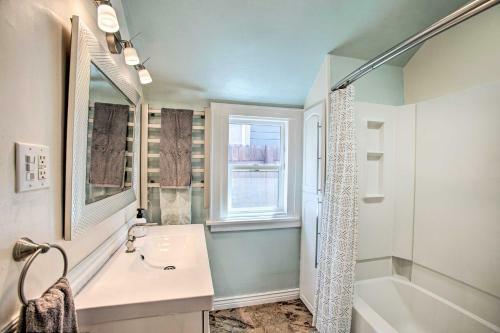 Modern House With Yard Less Than 7 Mi To Dtwn Denver!