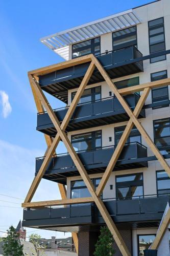 Art-inspired Modern Living - Balcony - Espadinlohi