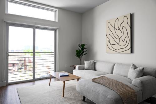 Mod Minimalism - Downtown View - Espadin Lohi