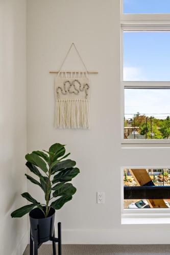 Local Artist-inspired Prudden Loft - Espadin Lohi
