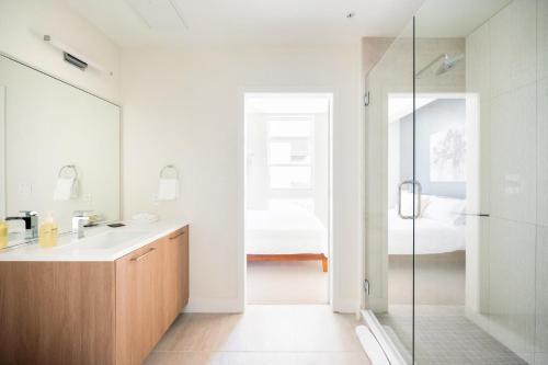 Skyline Blue Modern Loft - Espadin Lohi