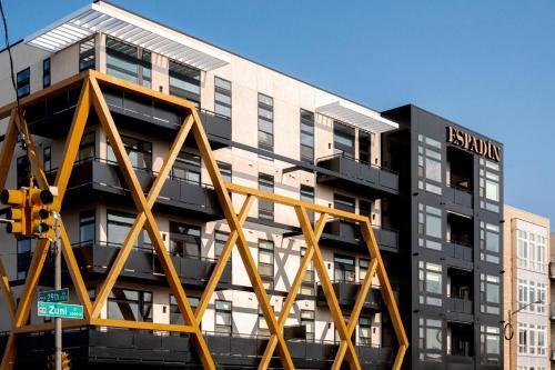 Skyline Blue Modern Loft - Espadin Lohi