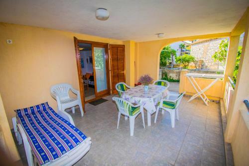 Apartment In Klanice, Island Krk