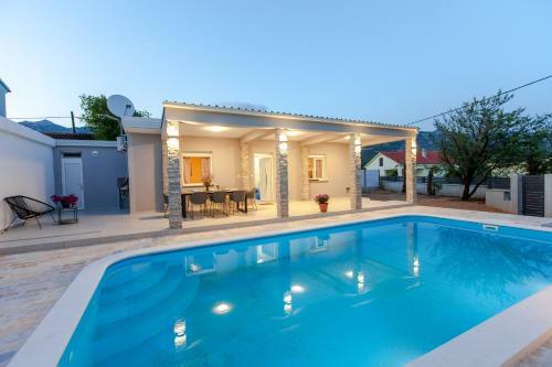 Hostal Villa Lesinger