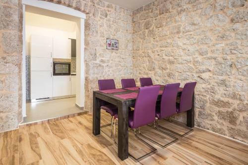Marinus Apartments