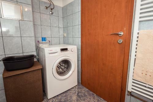 Marinus Apartments
