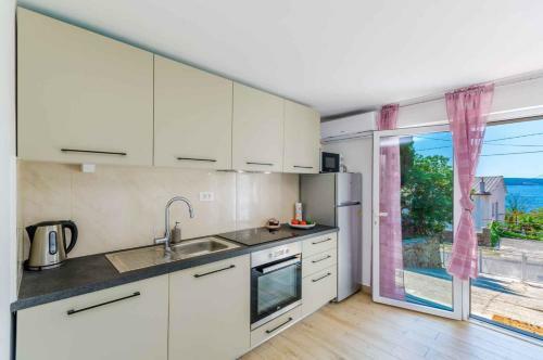 Apartments In Dramalj 39512
