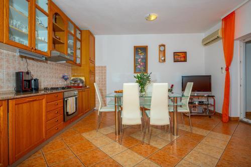 Apartment In Dramalj 41606