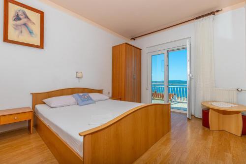 Apartments In Dramalj 41601