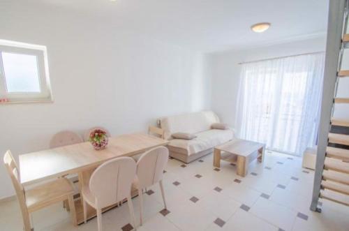 Apartment In Dramalj 41215