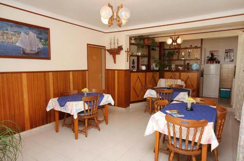 Hostal Apartments And Rooms With Parking Space Palit, Rab - 5039