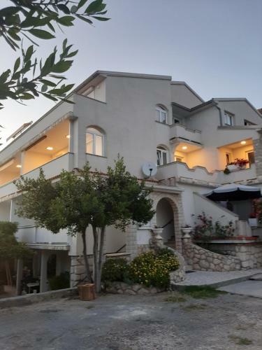 Hostal Apartmans And Rooms Petra