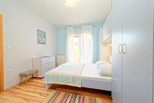 Apartments With A Parking Space Palit, Rab - 4970