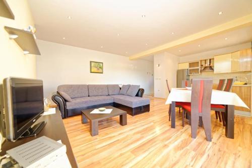 Apartments With A Parking Space Palit, Rab - 4970