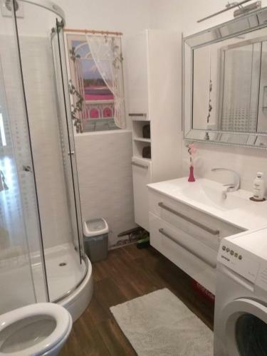 Beach Apartment (free Parking)
