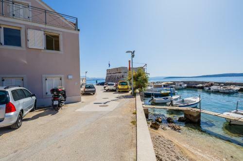 Beachfront Apartment Nehaj Kastel