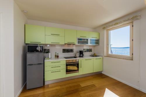 Beachfront Apartment Nehaj Kastel