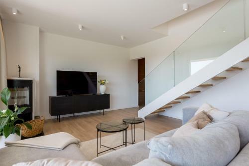 Villa Eli - New Unique Holiday House With Swimming Pool