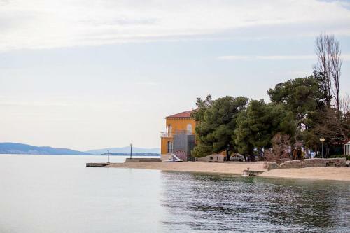 Villa Eli - New Unique Holiday House With Swimming Pool