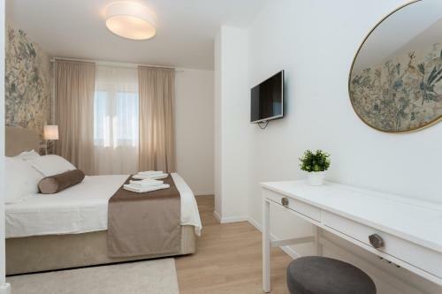 Villa Eli - New Unique Holiday House With Swimming Pool