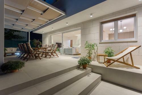 Villa Eli - New Unique Holiday House With Swimming Pool