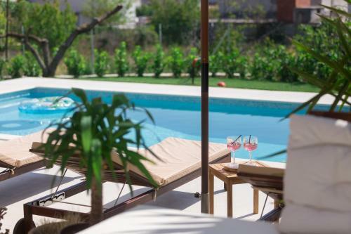 Villa Eli - New Unique Holiday House With Swimming Pool