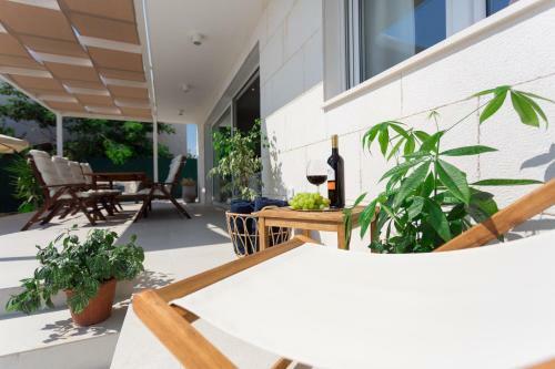 Villa Eli - New Unique Holiday House With Swimming Pool