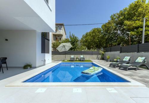 Villa Ema Kastela With Private Heated Pool