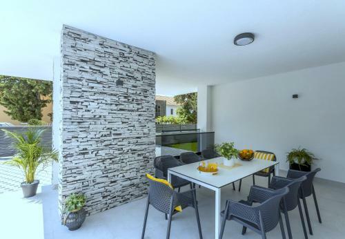 Villa Ema Kastela With Private Heated Pool